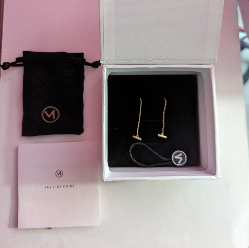 Mejuri 14kt solid yellow gold bar threader earrings